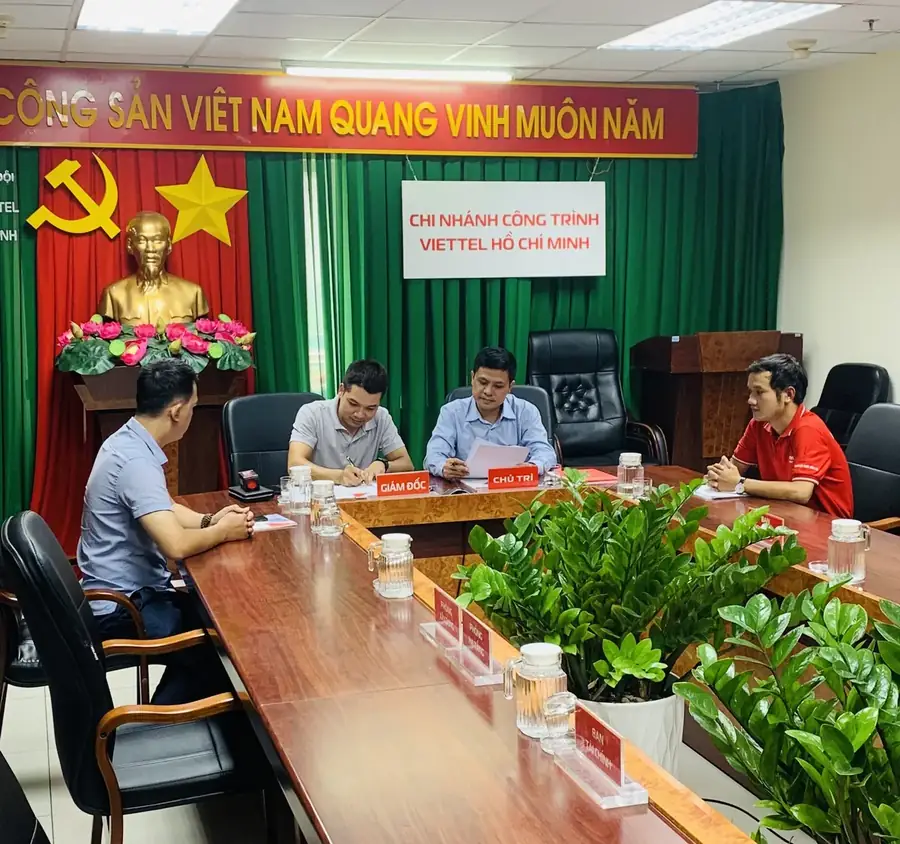 CEO Hân Nguyễn làm việc cùng Ban giám đốc Công trình Viettel Hồ Chí Minh