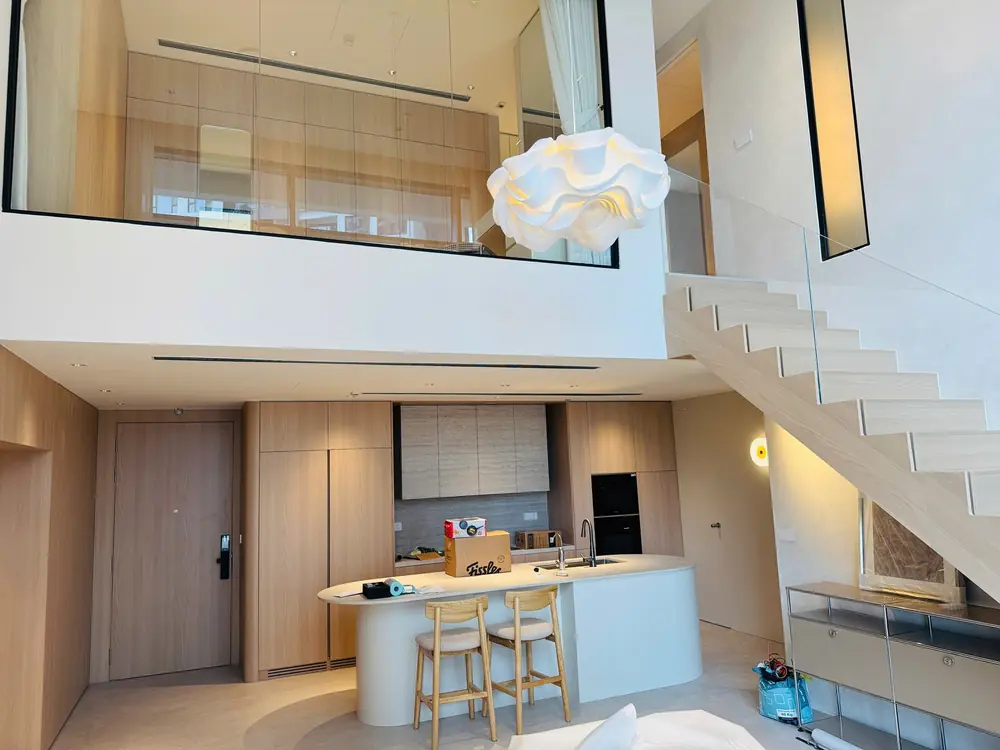 Căn hộ duplex — chiếu sáng theo ngữ cảnh